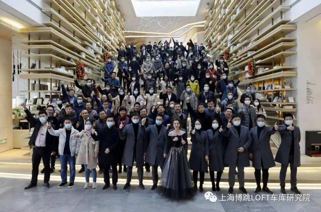 北碚全国一百多人在华侨城汉口道6号参观研讨LOFT专利车库技术！